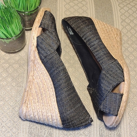 White Mountain Peep Toe Wedge - Picture 3 of 13